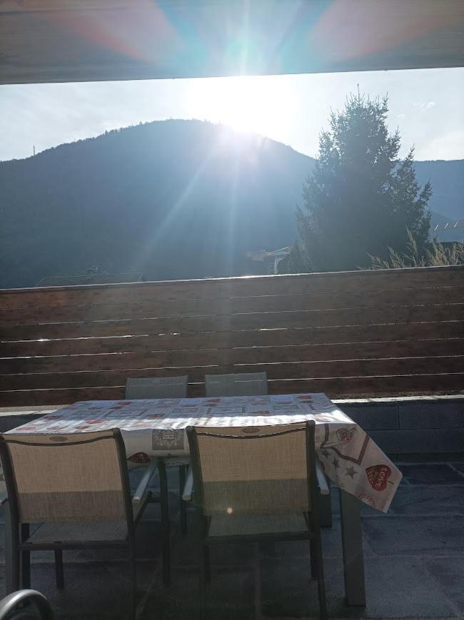 Joli Appart Terrasse Et Jardinet Albertville Bagian luar foto