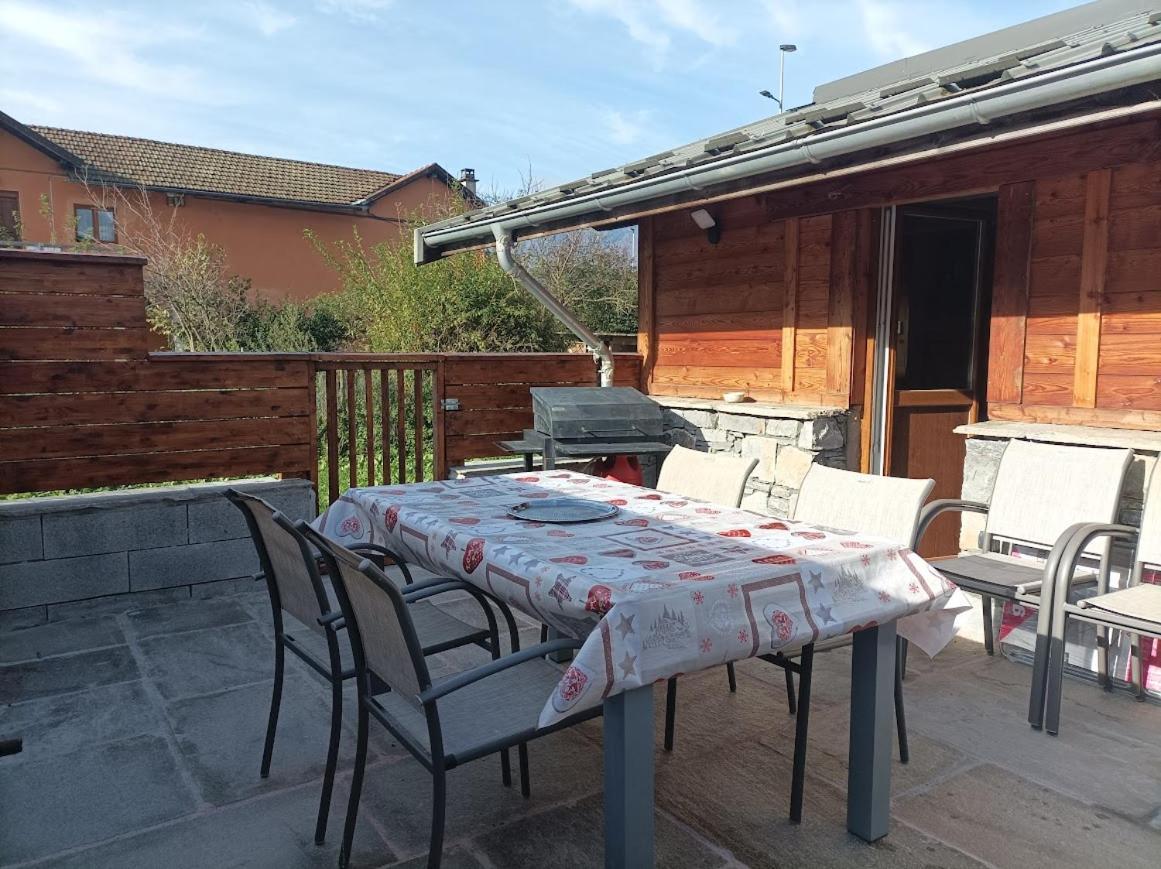 Joli Appart Terrasse Et Jardinet Albertville Bagian luar foto